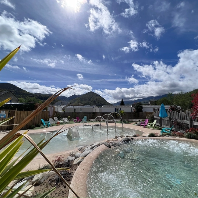 Piscine lagon publique pour hôtels, campings, gîtes et collectivités 