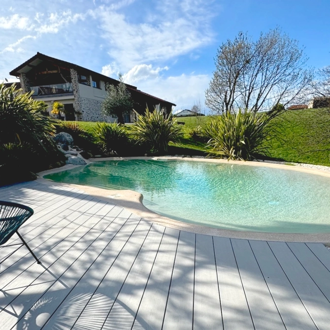 Piscine lagon publique pour hôtels, campings, gîtes et collectivités 