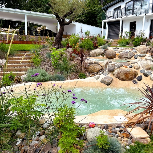 Piscine lagon publique pour hôtels, campings, gîtes et collectivités 