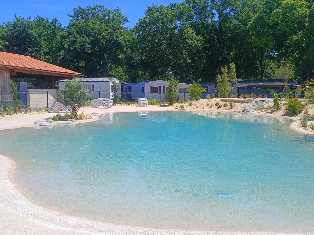 Piscine lagon publique pour hôtels, campings, gîtes et collectivités 