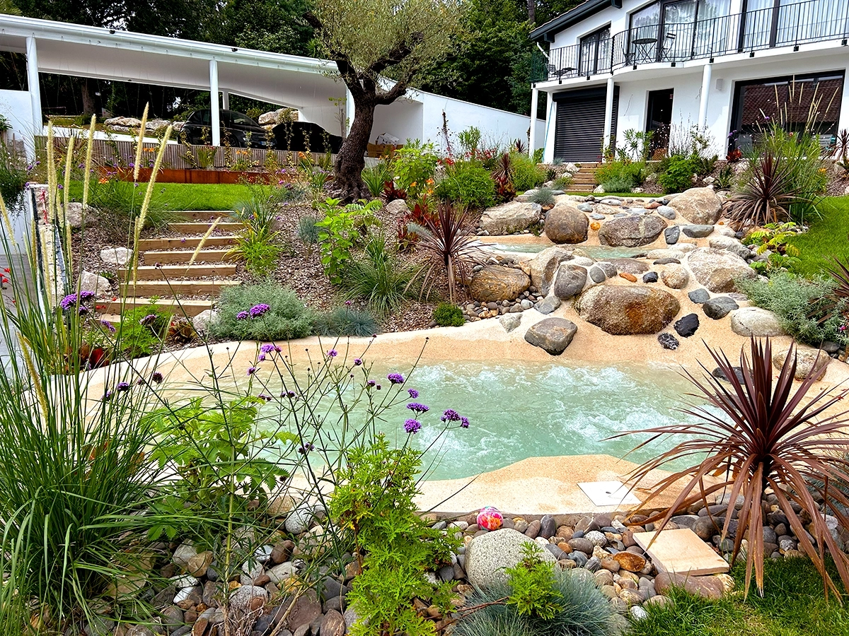 Piscine lagon publique pour hôtels, campings, gîtes et collectivités 